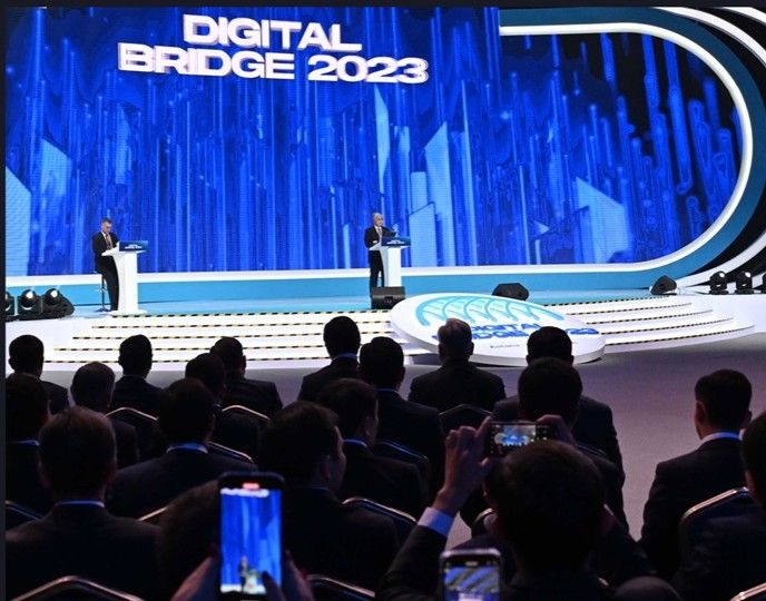 Сцена Digital Bridge 2023